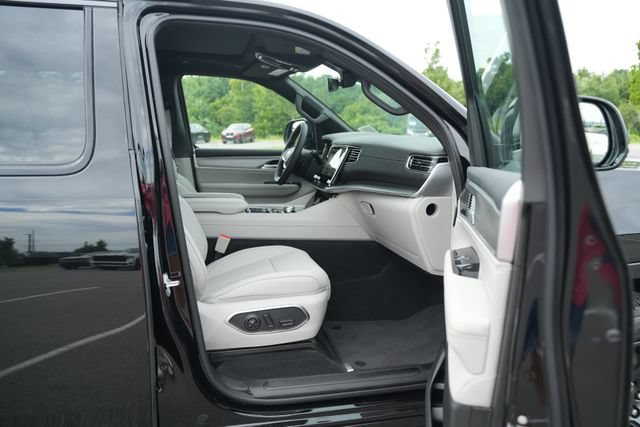 New 2026 Jeep Grand Wagoneer L Limited w/ Premium Group II AWD/4WD image 19