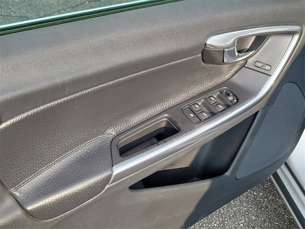 Used 2014 Volvo S60 T5 image 19