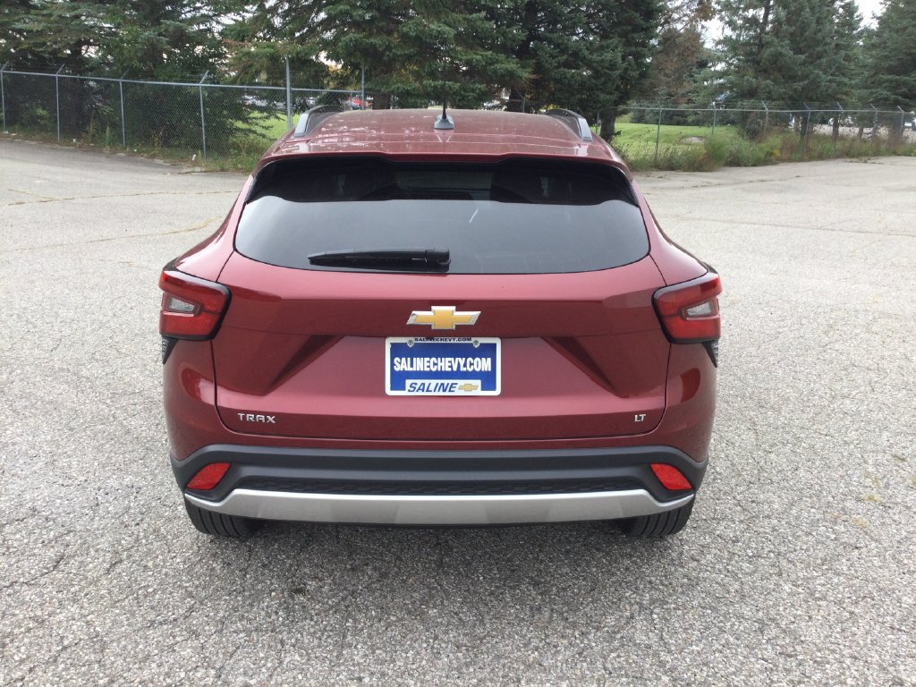 Used 2024 Chevrolet Trax LT w/ Driver Confidence Package FWD image 6