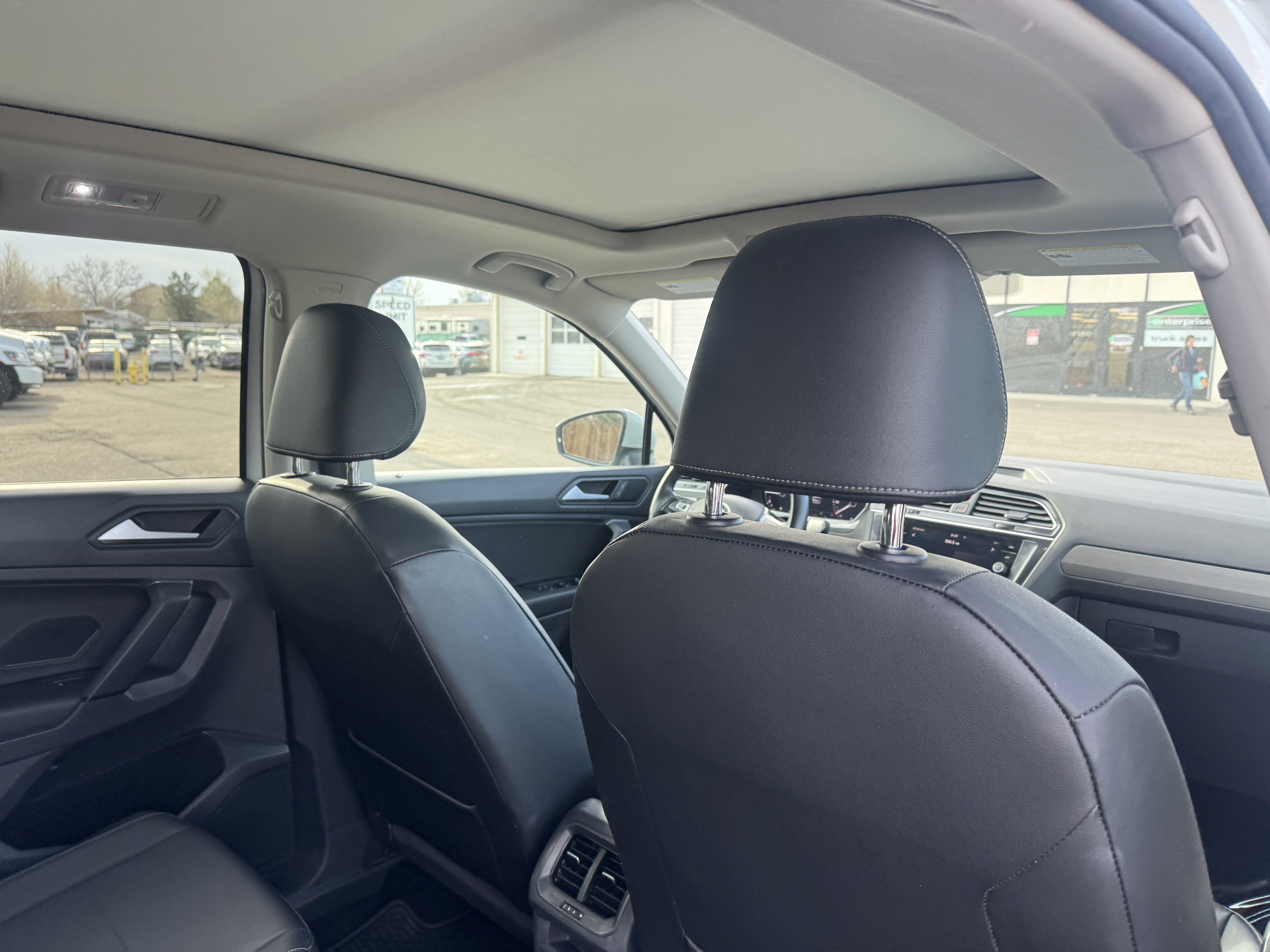Used 2019 Volkswagen Tiguan SEL image 18