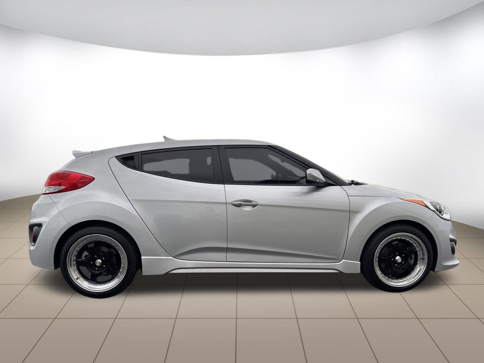 Used 2016 Hyundai Veloster Turbo image 8