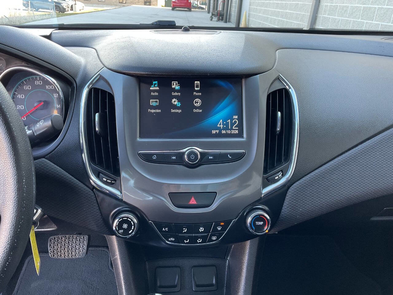 Used 2017 Chevrolet Cruze LT FWD image 21