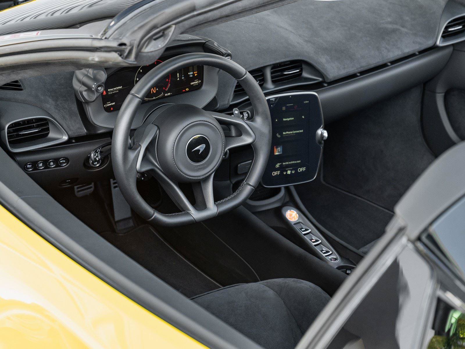 Used 2025 McLaren Artura Spider RWD image 24