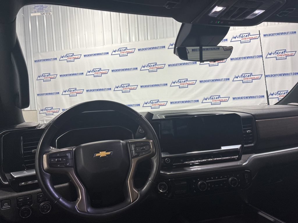 Used 2024 Chevrolet Silverado 2500 High Country w/ High Country Premium Package AWD/4WD image 3