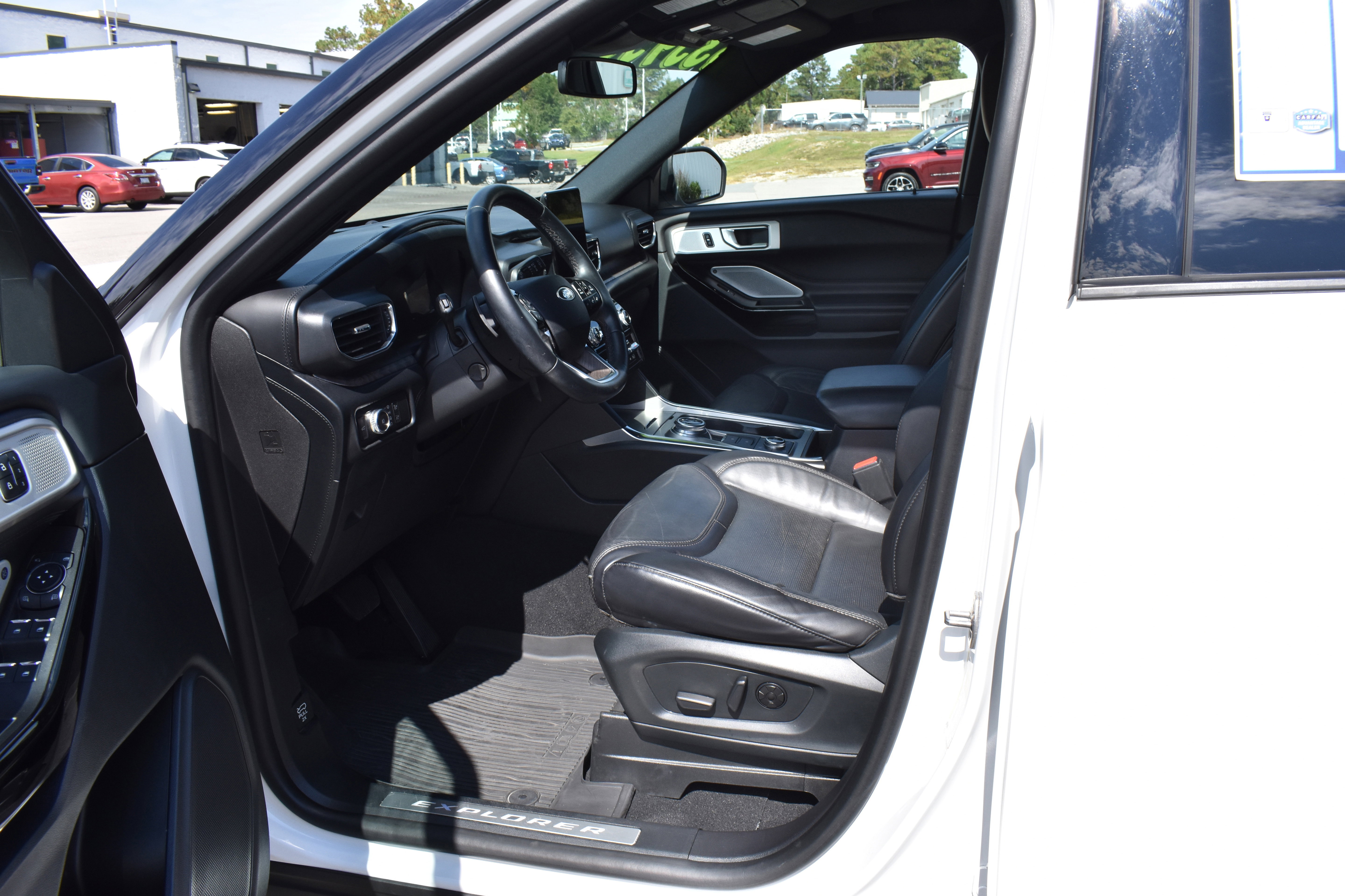 Used 2021 Ford Explorer Platinum w/ Equipment Group 601A image 12