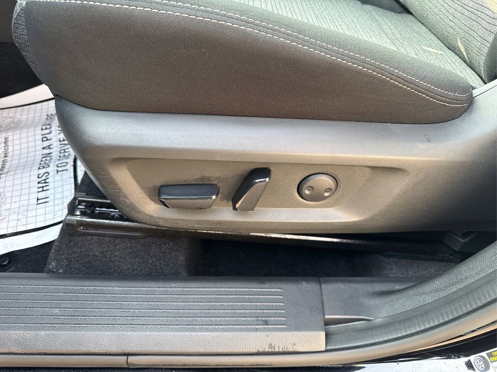 Used 2021 Nissan Rogue SV image 36