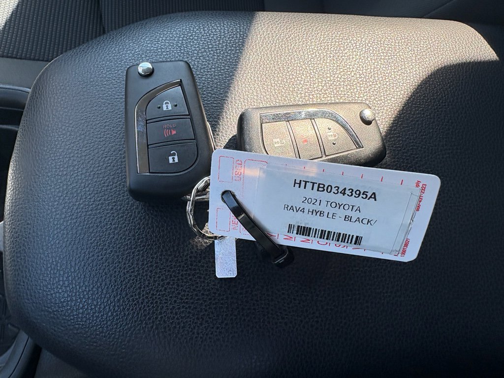 Used 2021 Toyota RAV4 LE image 31