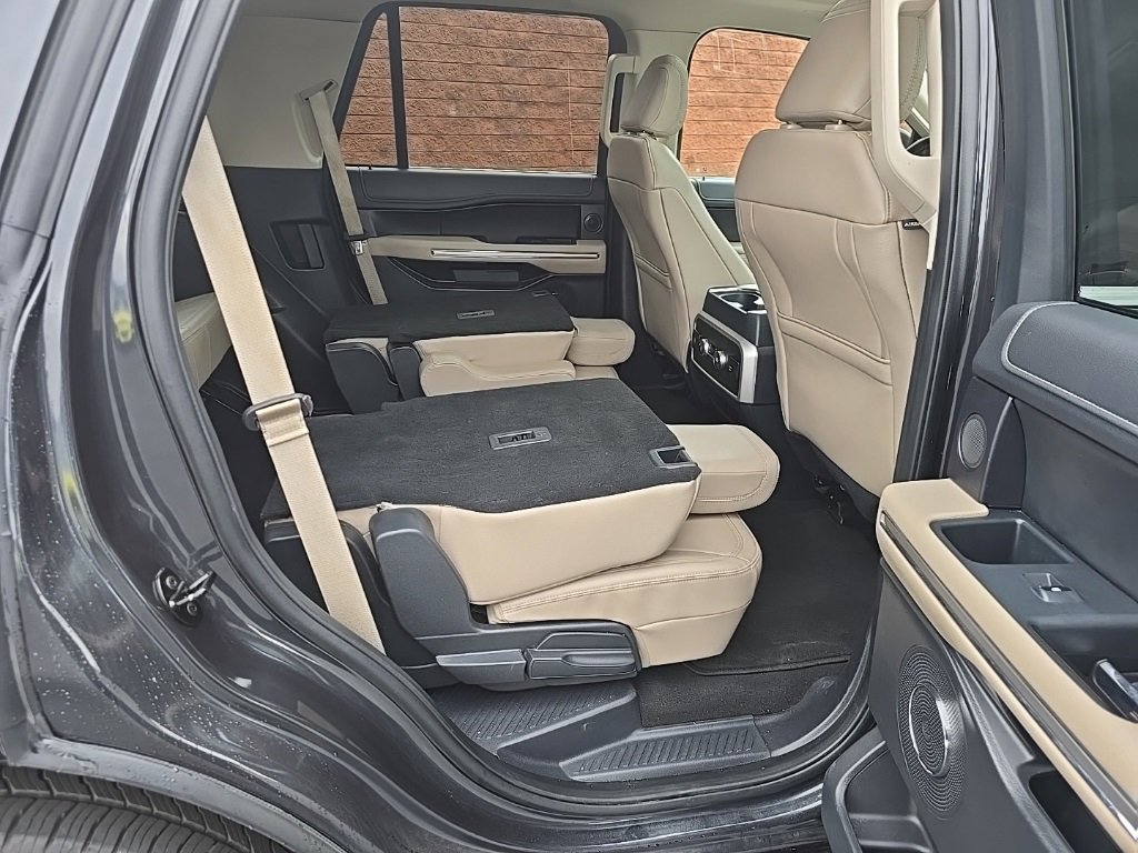 Used 2023 Ford Expedition Limited image 23