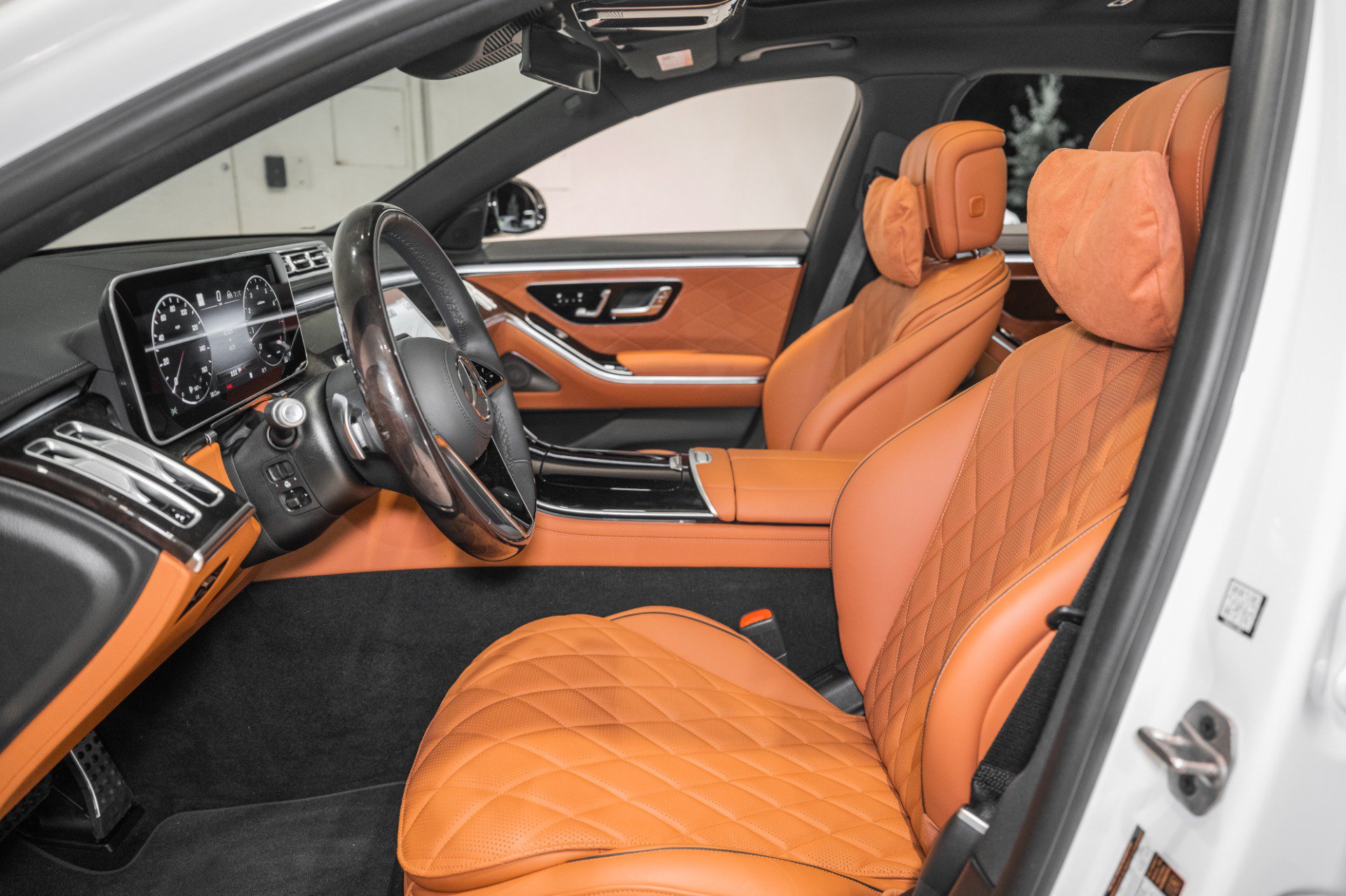 Used 2025 Mercedes-Benz S 580 4MATIC Sedan image 2