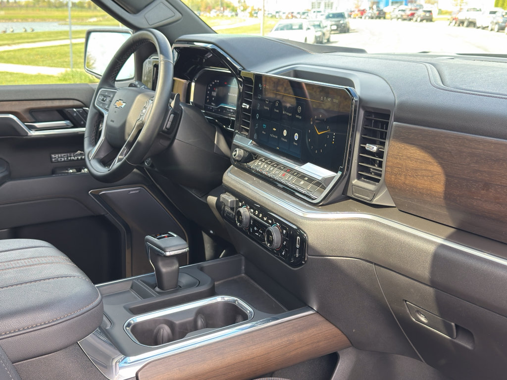 Used 2025 Chevrolet Silverado 1500 High Country w/ High Country Premium Package AWD/4WD image 30