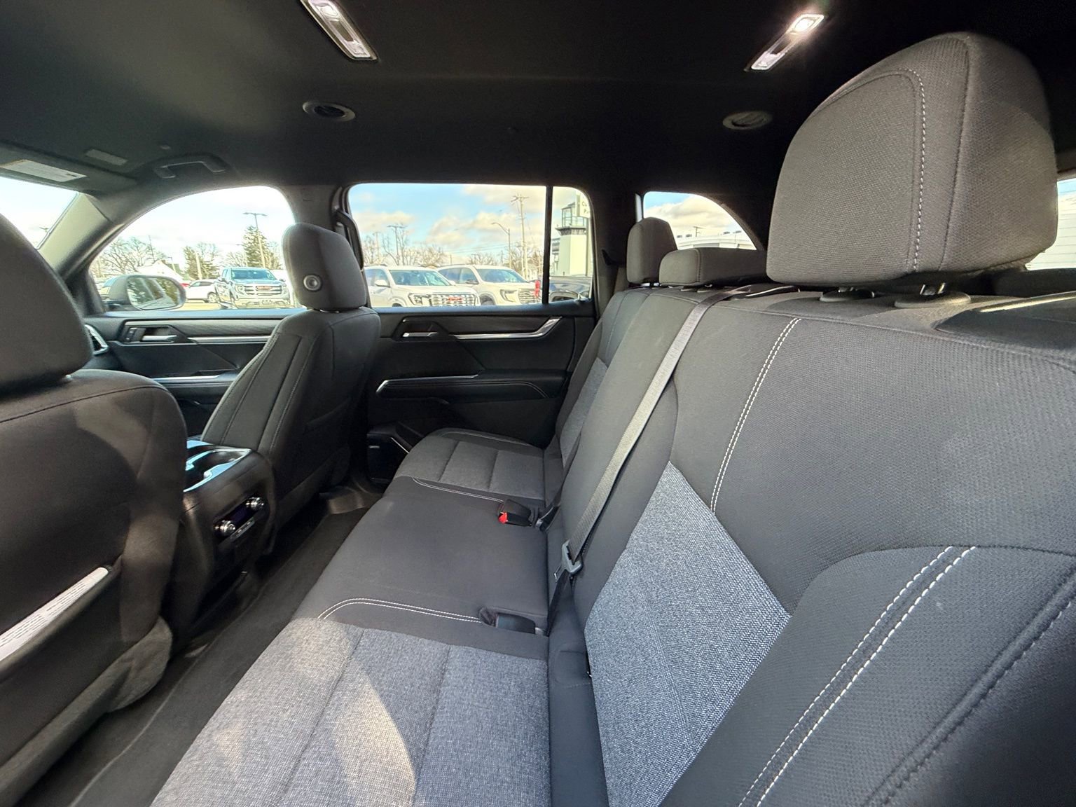 Used 2025 GMC Acadia Elevation image 5