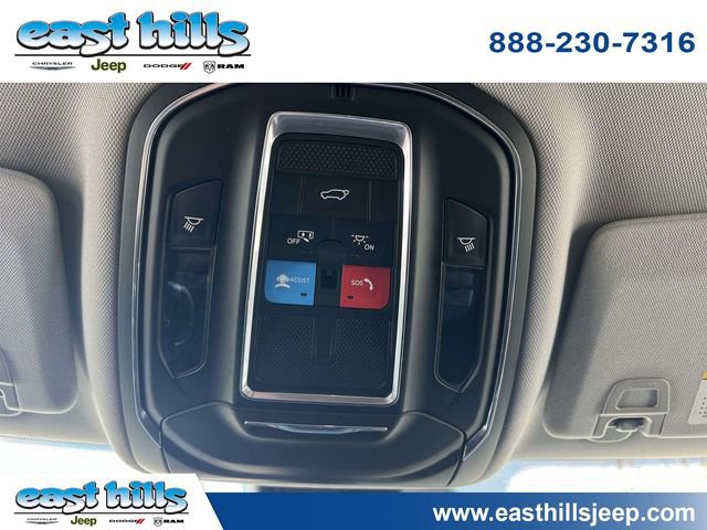 Used 2023 Jeep Grand Cherokee Limited w/ Black Appearance Package image 34