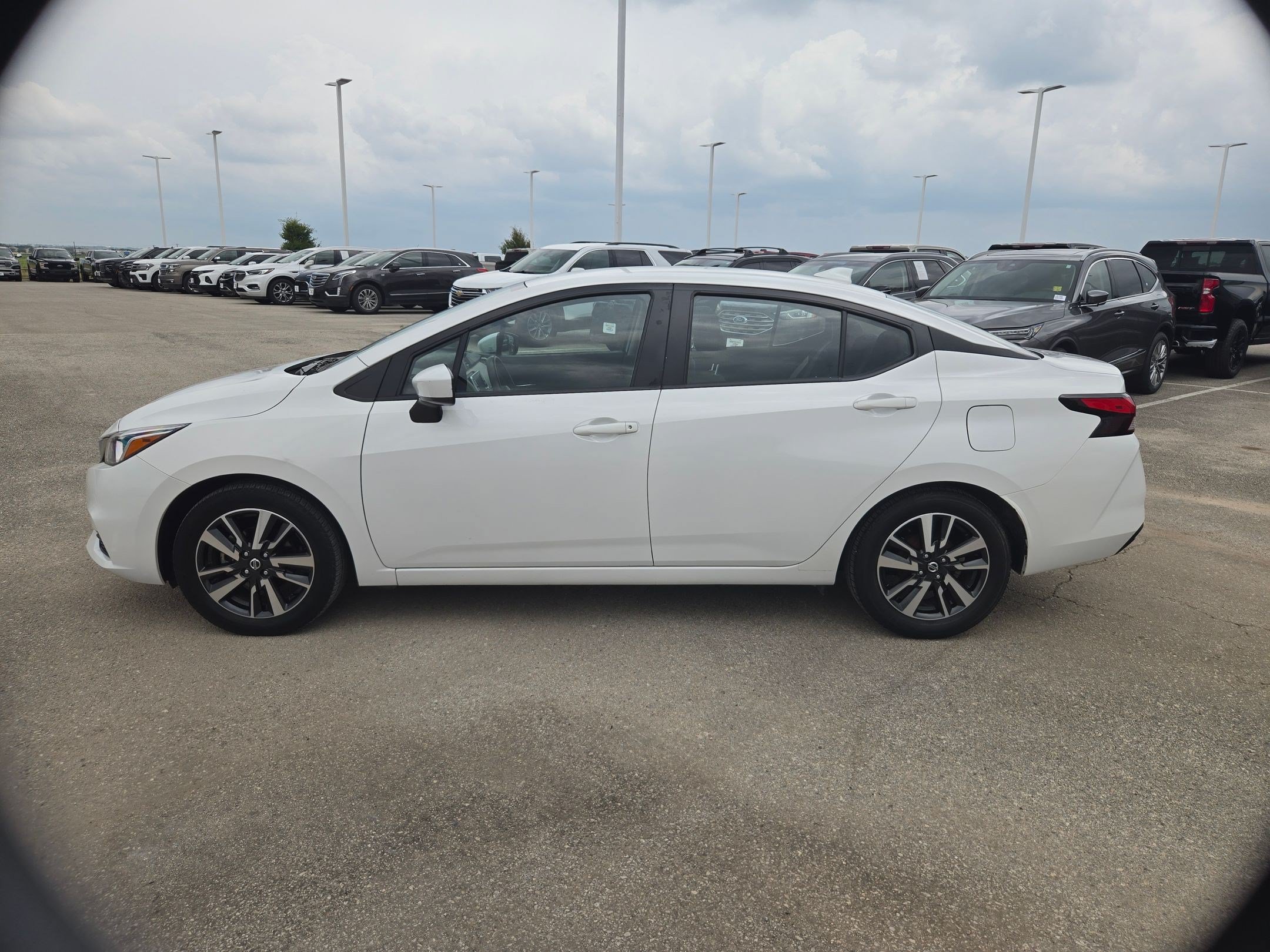 Used 2022 Nissan Versa SV FWD image 7
