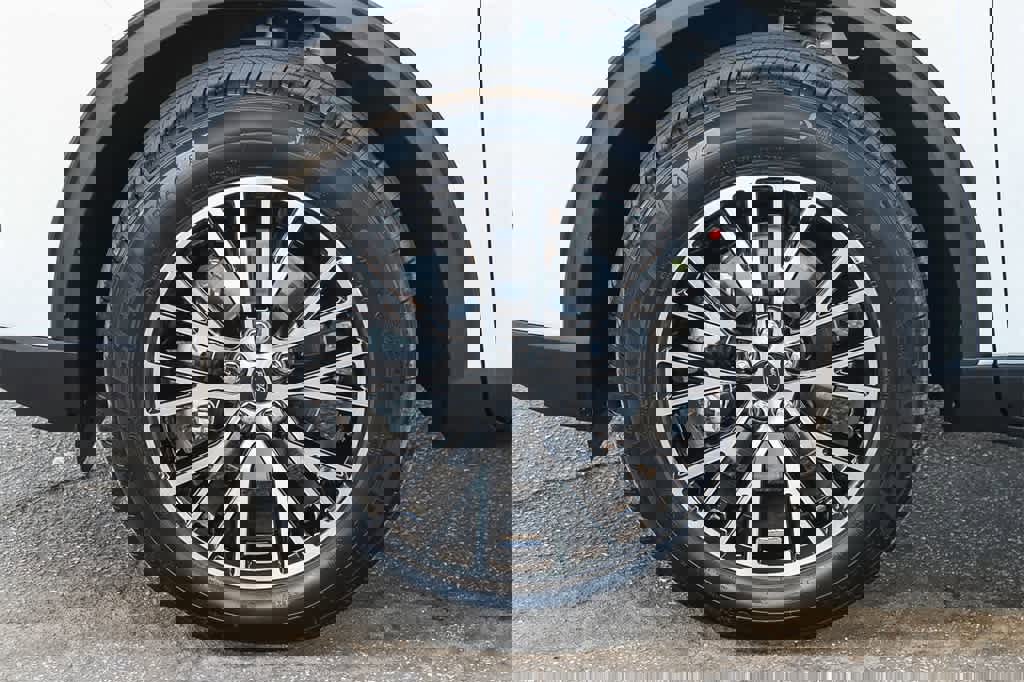 New 2025 Ford Escape SE w/ Class II Trailer Tow Package image 11