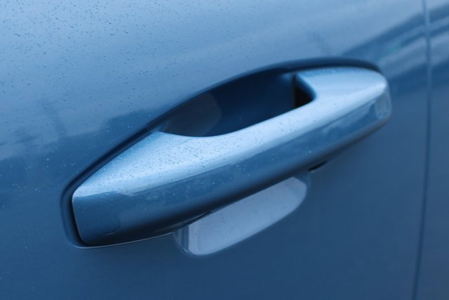 Used 2025 Volvo XC40 B5 Plus image 9