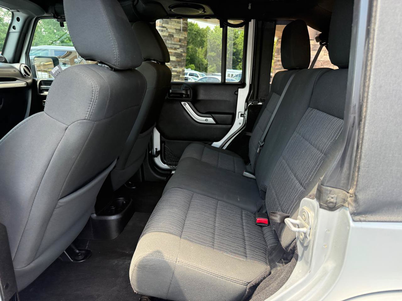 Used 2012 Jeep Wrangler Unlimited Sahara w/ Connectivity Group AWD/4WD image 12