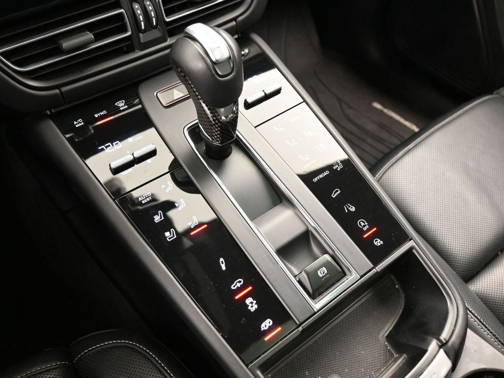 Certified 2024 Porsche Macan GTS AWD/4WD image 22