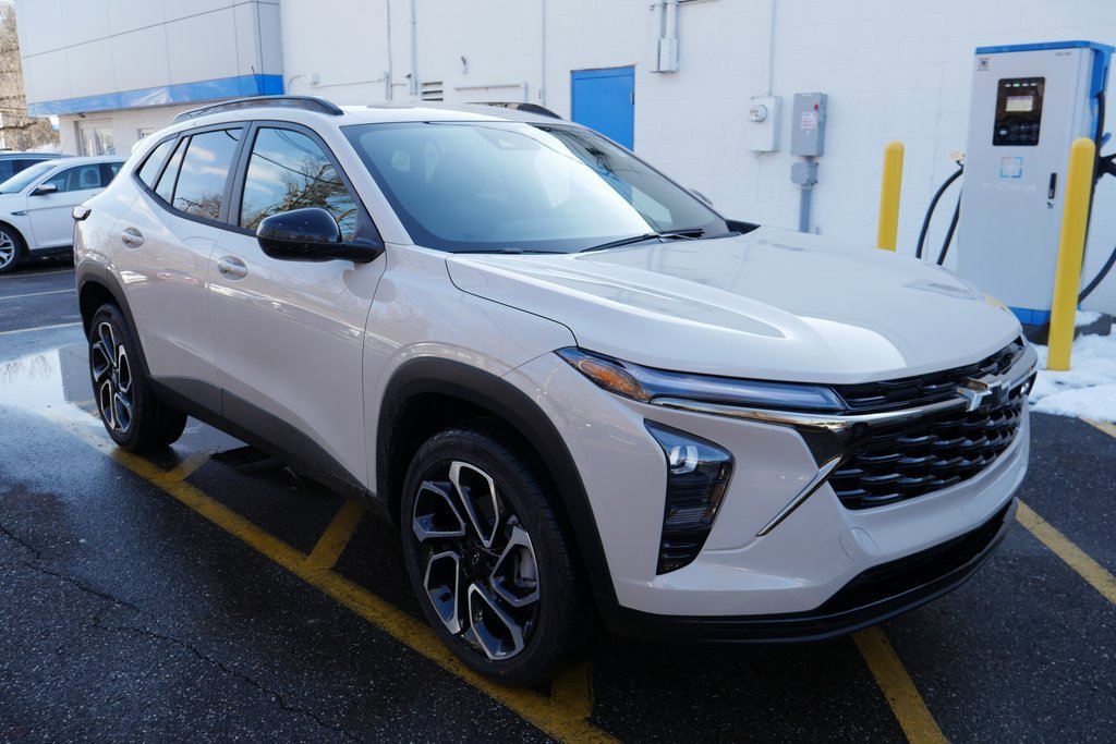 New 2026 Chevrolet Trax RS image 2