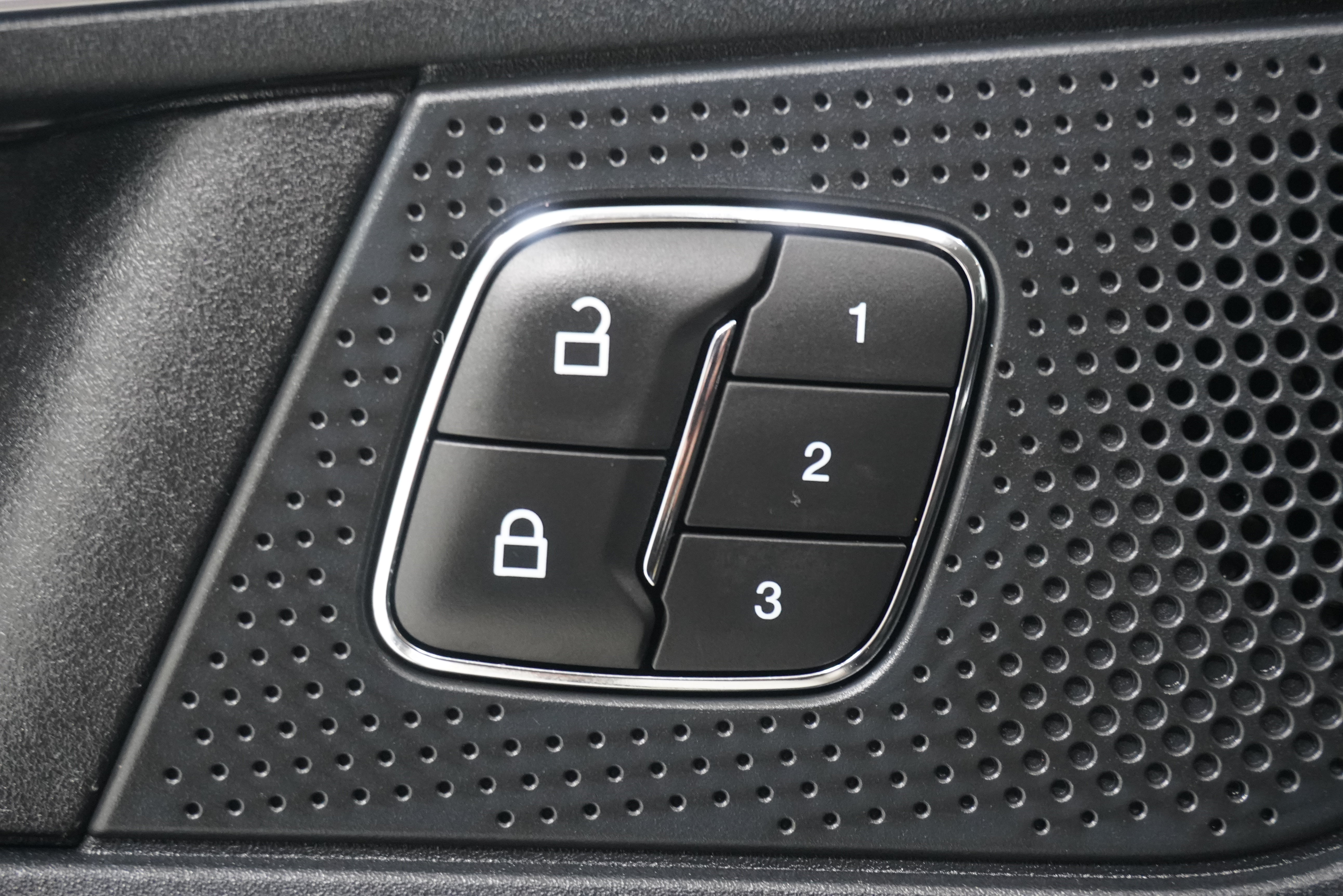 Used 2019 Ford Edge Titanium FWD image 16