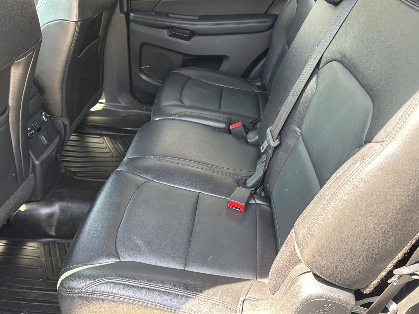 Used 2017 Ford Explorer XLT w/ Equipment Group 202A AWD/4WD image 19