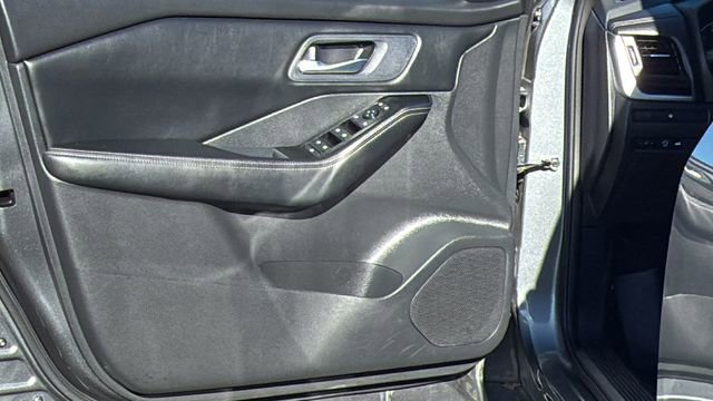 Certified 2024 Nissan Rogue SV image 23