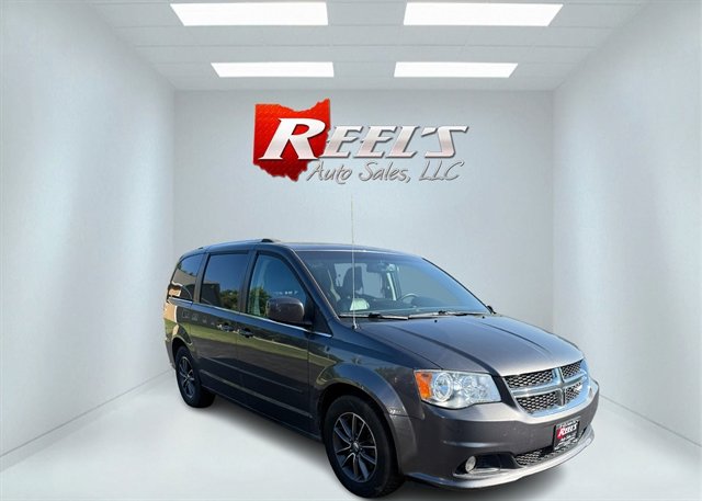 Used 2017 Dodge Grand Caravan SE image 3