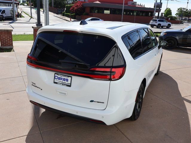 Used 2024 Chrysler Pacifica Limited FWD image 7
