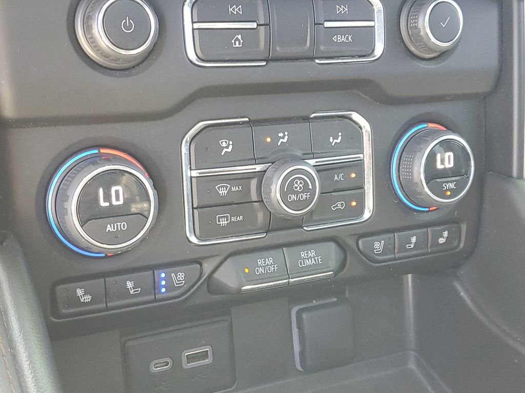 Used 2023 Chevrolet Suburban High Country image 31