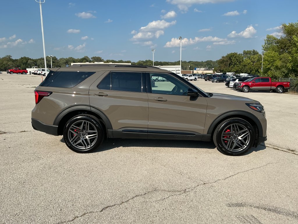 New 2026 Ford Explorer ST w/ Sun And Sound Package AWD/4WD image 8