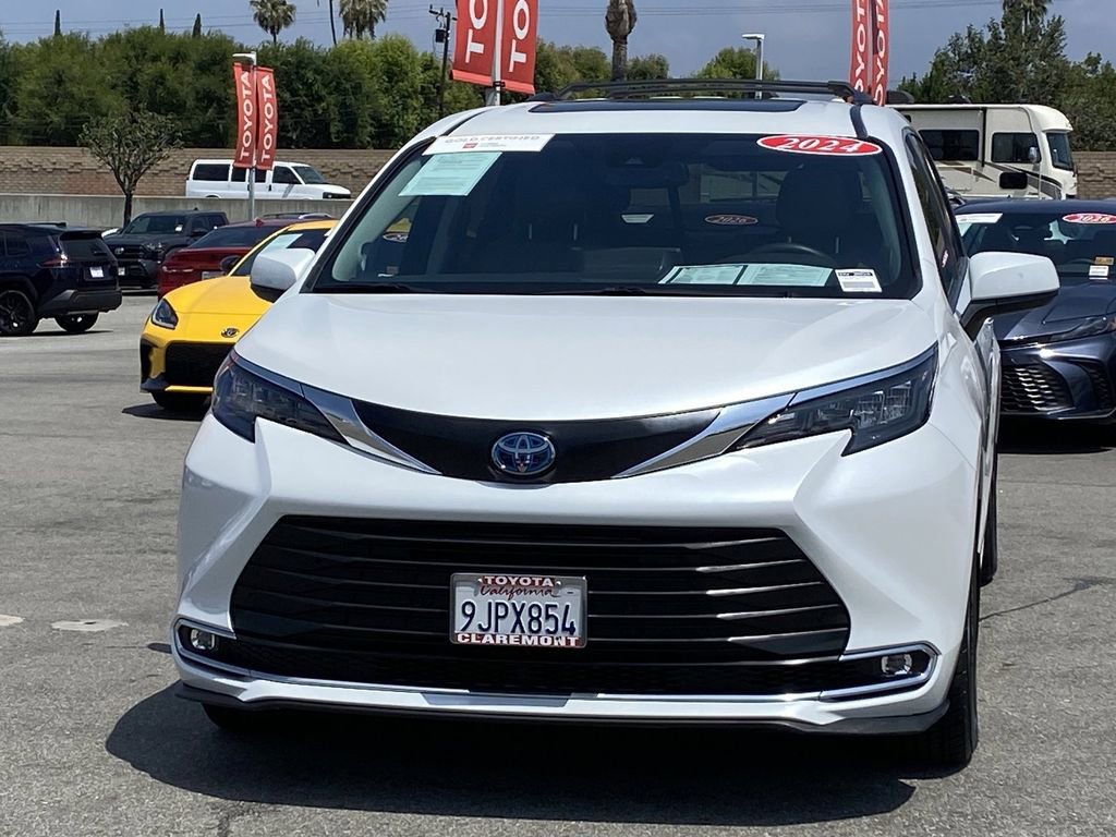 Certified 2024 Toyota Sienna XLE w/ XLE Plus Package AWD/4WD image 45