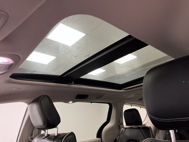 Used 2023 Chrysler Pacifica Limited FWD image 38
