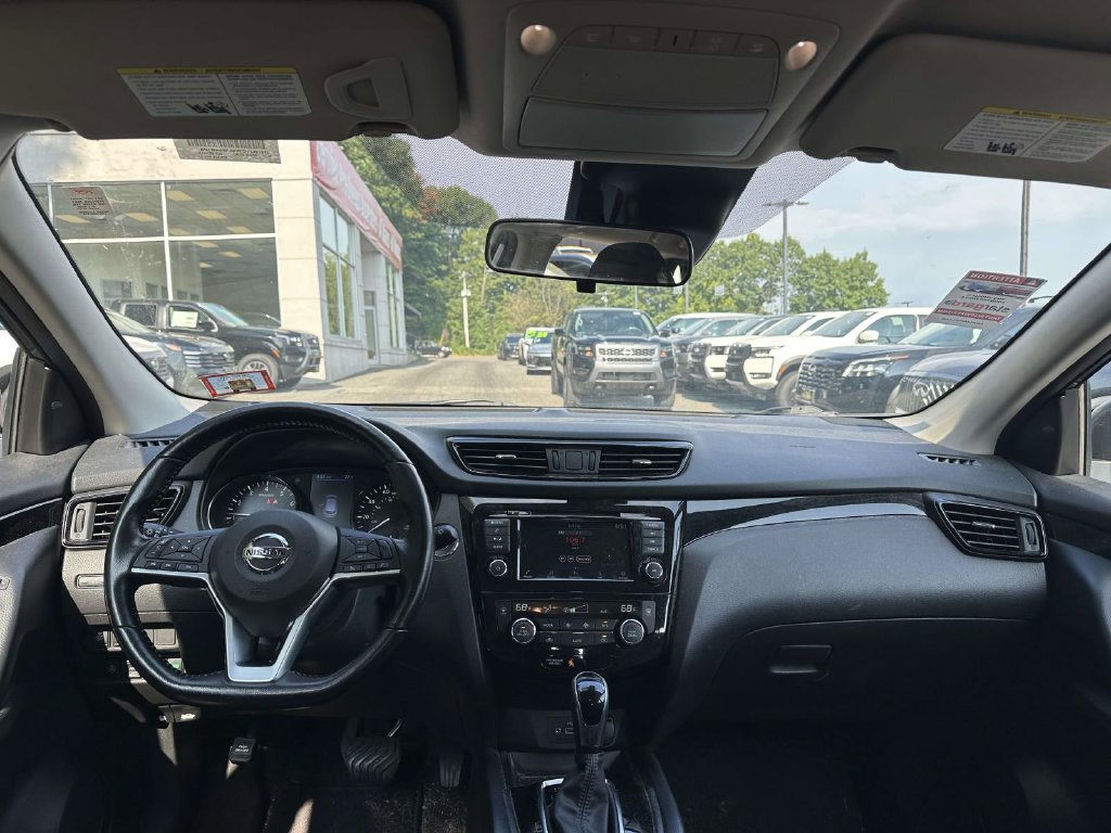 Used 2020 Nissan Rogue Sport SV w/ All-Weather Package AWD/4WD image 12