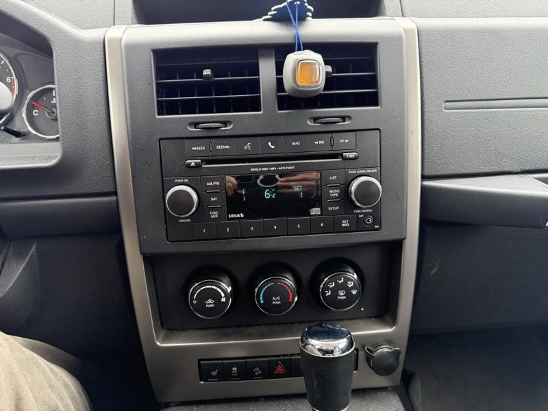 Used 2012 Jeep Liberty Sport image 12