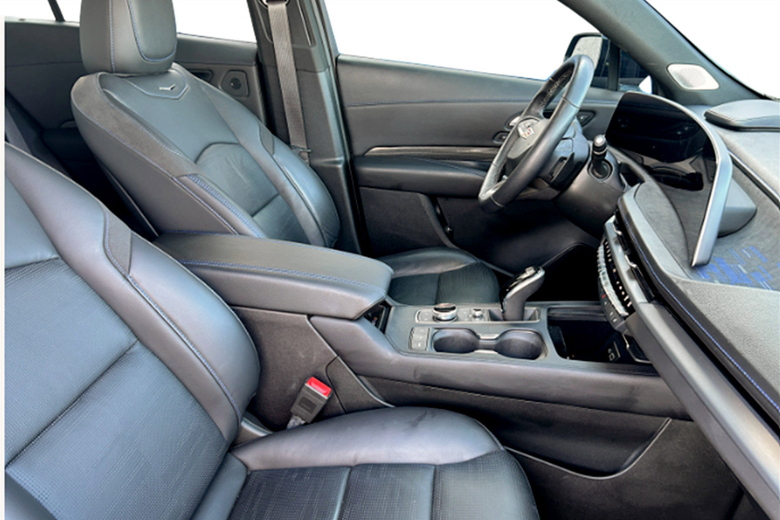 Used 2024 Cadillac XT4 Sport image 25