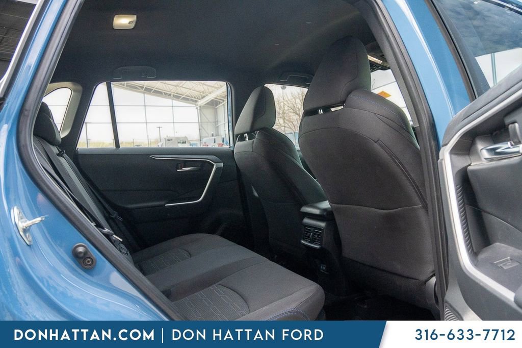 Used 2024 Toyota RAV4 SE image 16