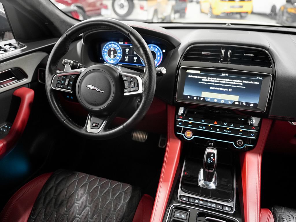 Used 2020 Jaguar F-PACE SVR AWD/4WD image 11