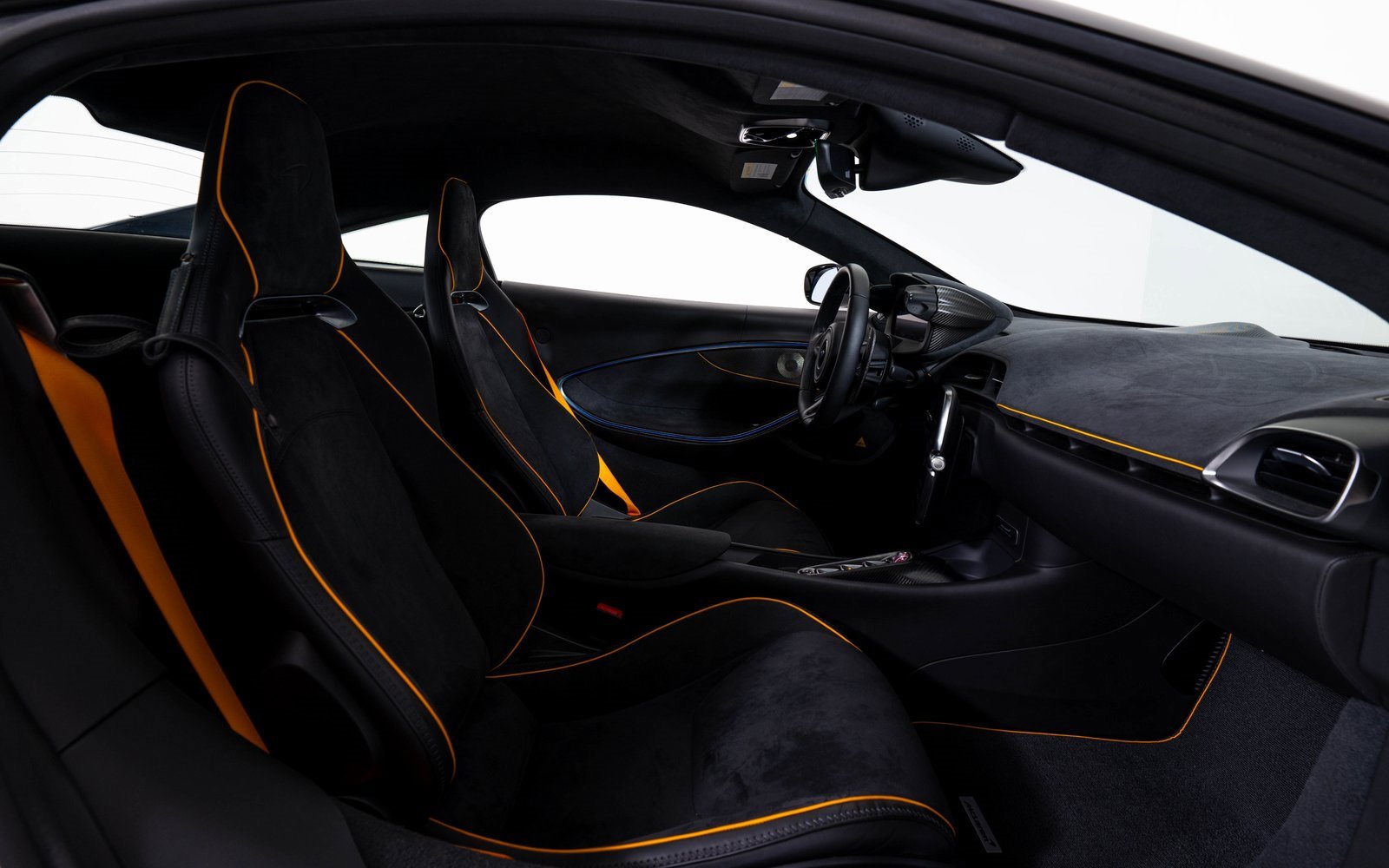 Used 2023 McLaren Artura image 19