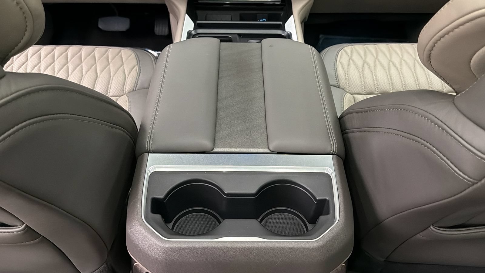 Used 2026 Ford F450 Platinum w/ Platinum Plus Package AWD/4WD image 39