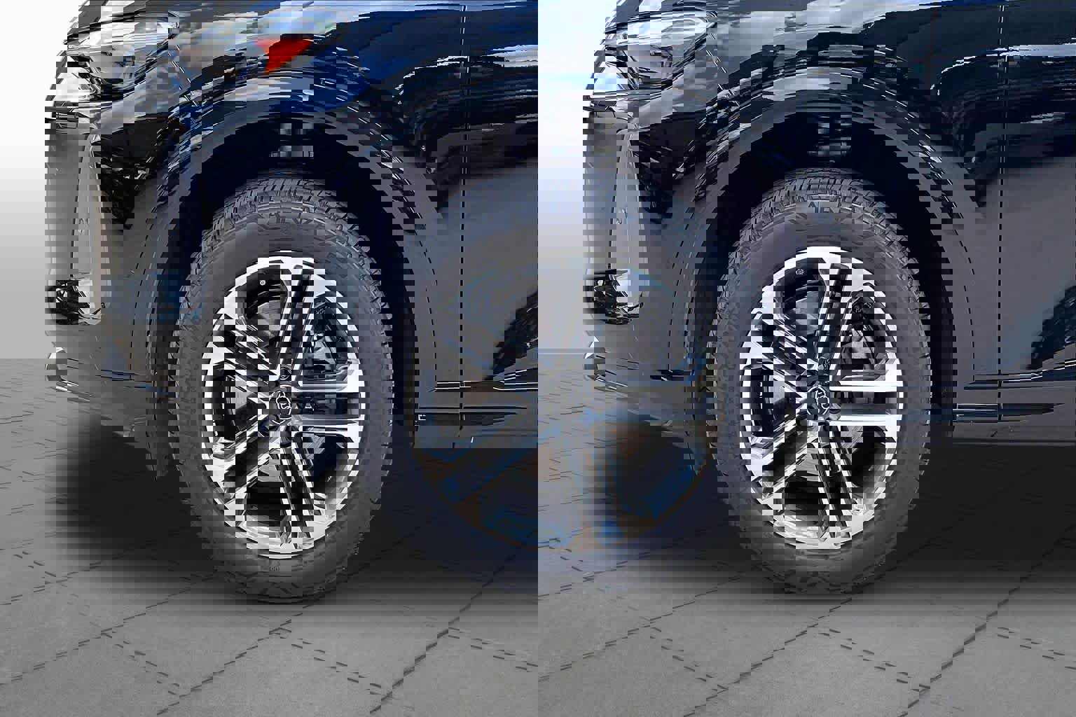 Used 2025 Audi Q5 Premium w/ Convenience Package image 10