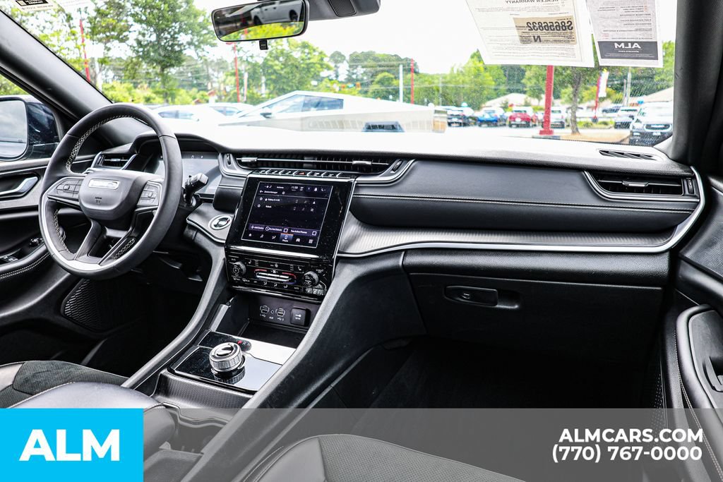 Used 2025 Jeep Grand Cherokee Altitude AWD/4WD image 30