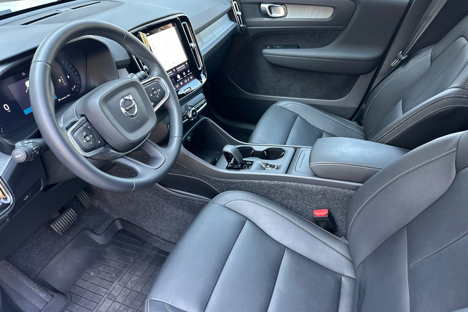 Certified 2026 Volvo XC40 B4 Core w/ Protection Package FWD image 11
