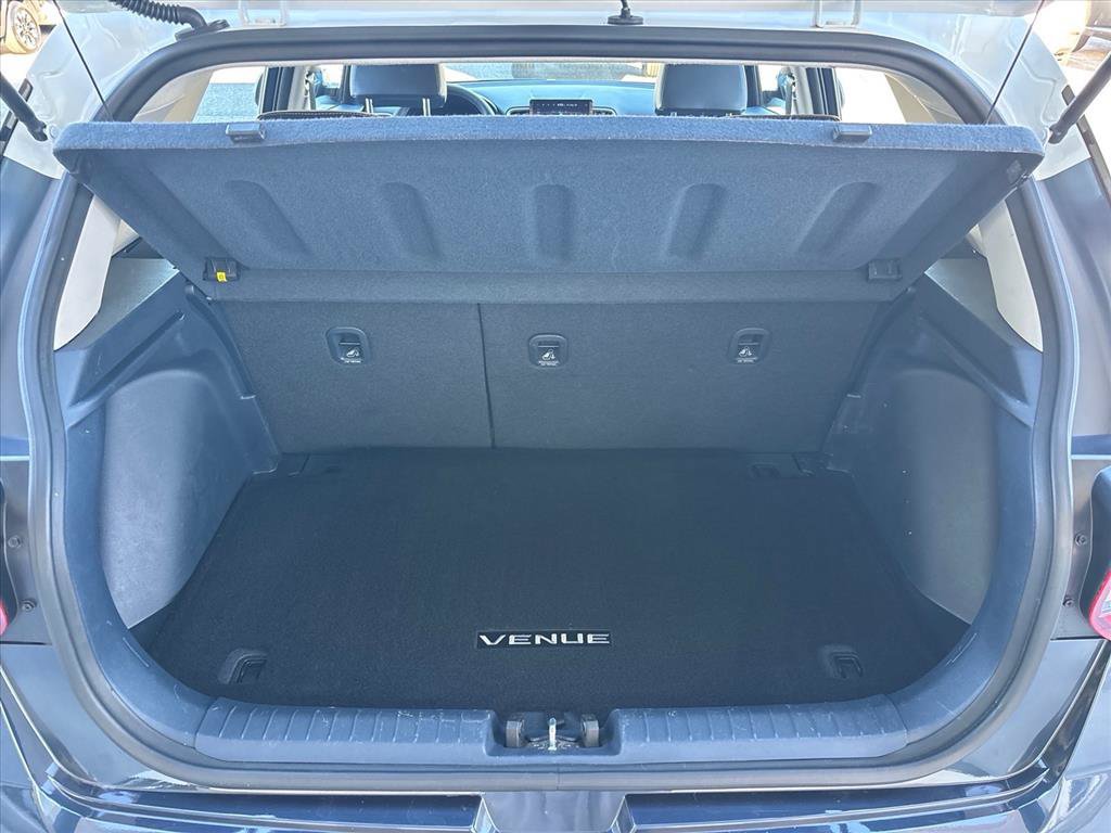 Used 2022 Hyundai Venue Limited FWD image 3