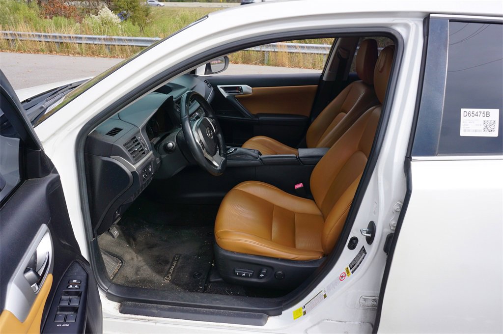 Used 2013 Lexus CT 200h image 2