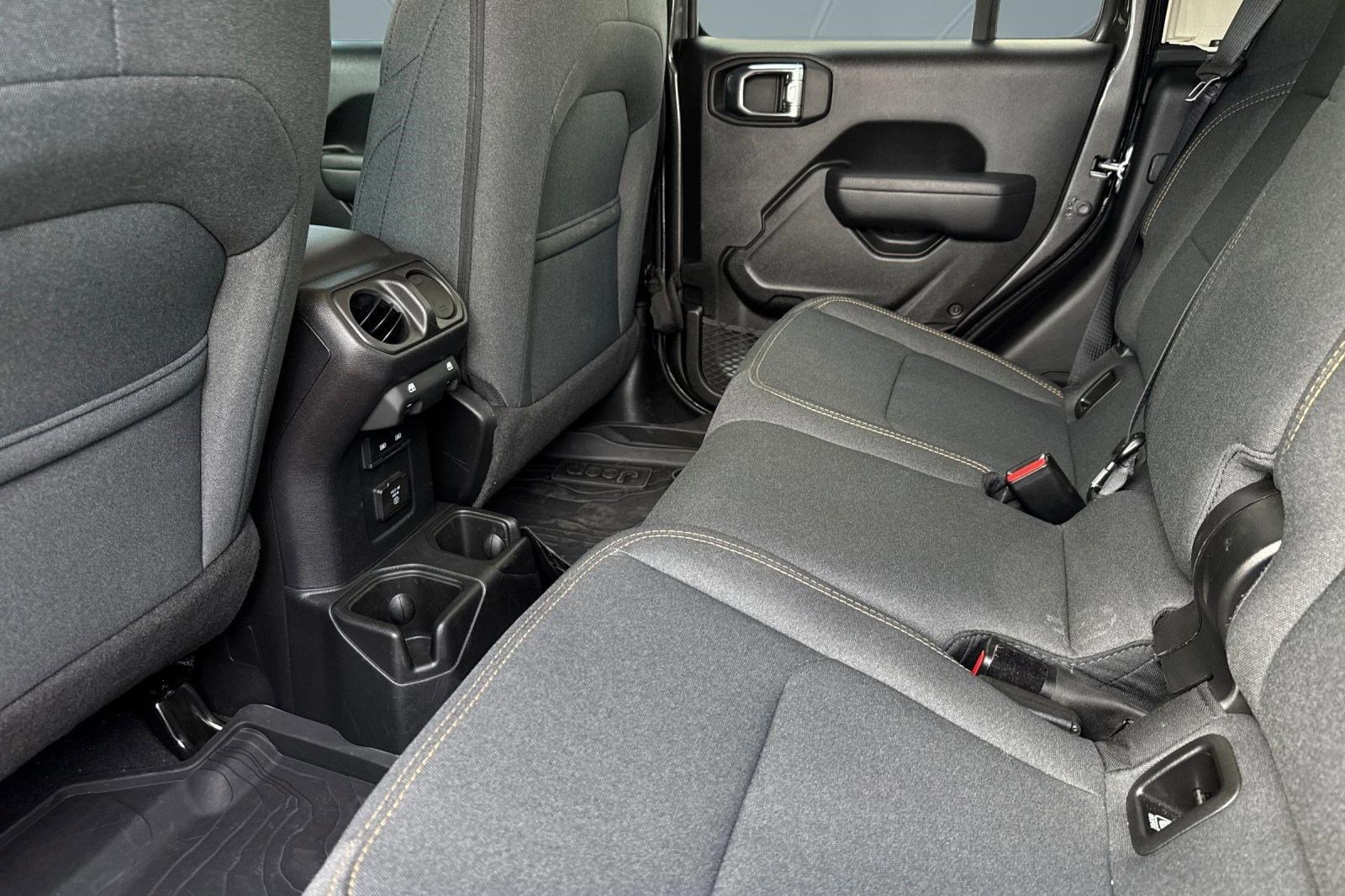 Used 2025 Jeep Gladiator Willys image 13