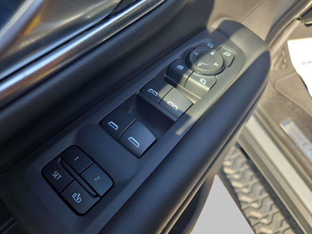 Used 2024 Chevrolet Tahoe Z71 w/ Luxury Package image 19