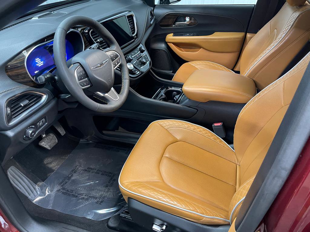 Used 2023 Chrysler Pacifica Pinnacle image 16