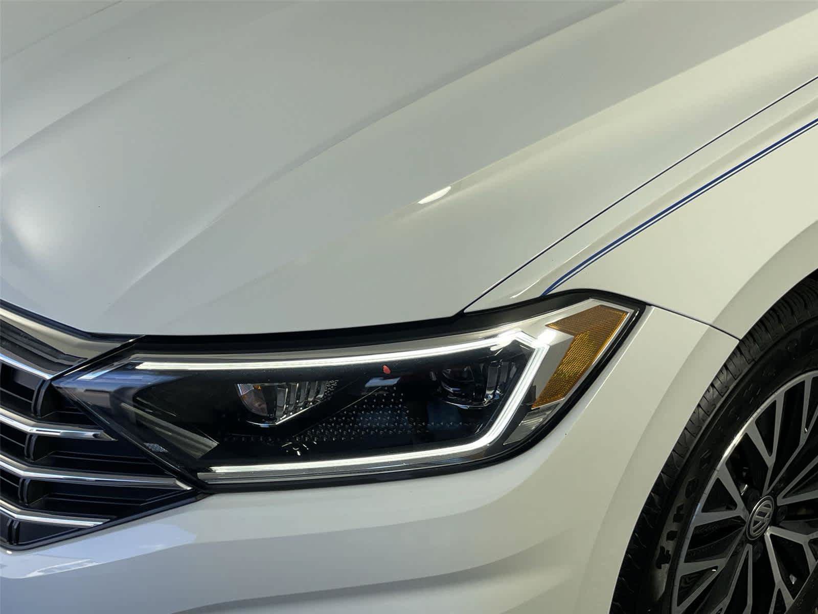 Used 2019 Volkswagen Jetta SEL w/ Cold Weather Package FWD image 9