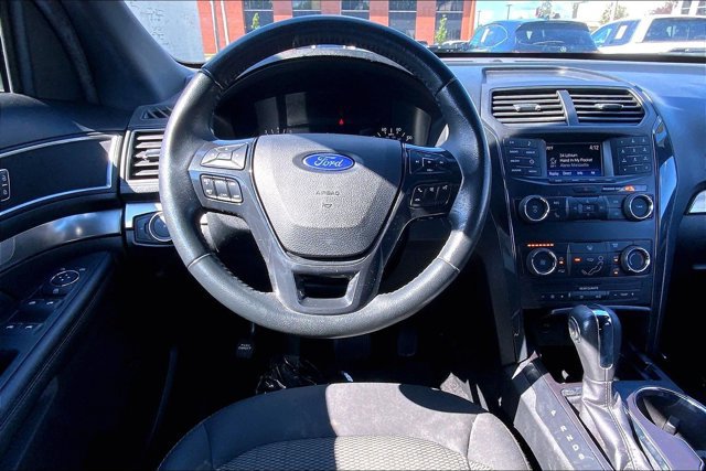 Used 2019 Ford Explorer XLT AWD/4WD image 4