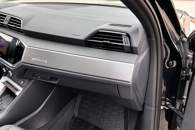 Used 2025 Audi Q3 2.0T Premium w/ Convenience Package image 16