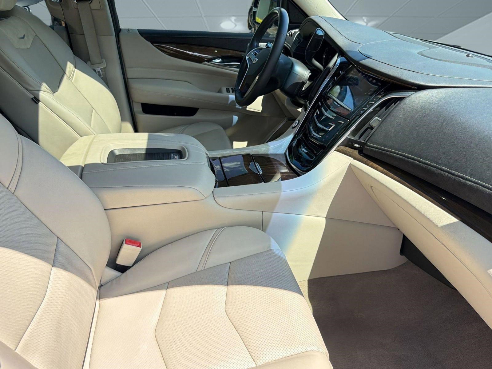 Used 2019 Cadillac Escalade ESV Luxury RWD image 26
